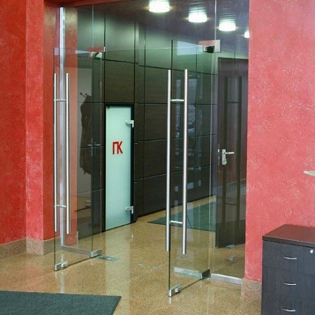 Маятниковая стеклянная дверь МСД19
